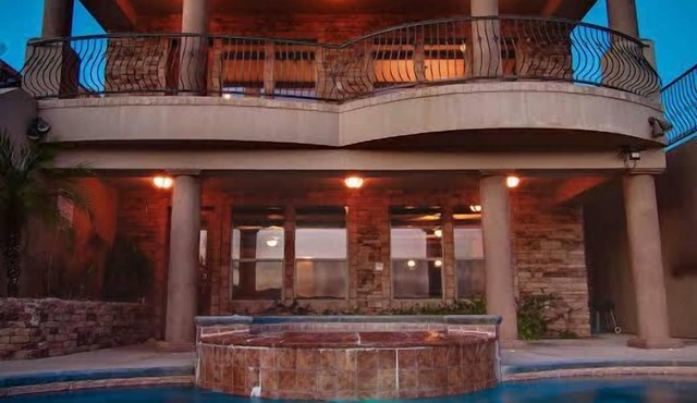 Riverfront Luxury Mansion, private Pool & Spa