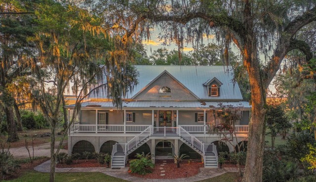 Riverfront Luxury Waterfront Home W/Hot Tub and Marsh-view
