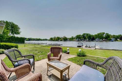 Riverfront McHenry Retreat w/Dock & Kayaks
