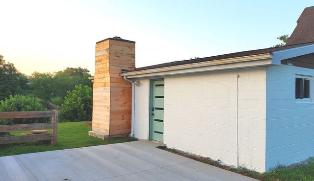 Riverfront modern cottage on North Bend Rail Trail
