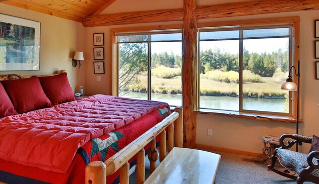 Riverfront Mountain View I Sleeps 24 I Hot Tub