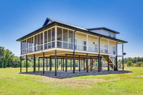 Riverfront Murfreesboro Cabin with Fire Pit
