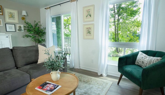 Riverfront Oasis| Pool | King Bed Walk to Broadway