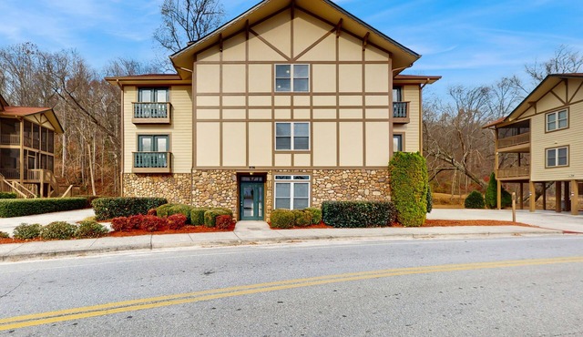 Riverfront oasis with dual suites, 3 fireplaces, central AC, & walkable locale