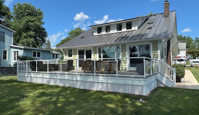 Riverfront Oasis with Fun + Relaxation for All, McHenry