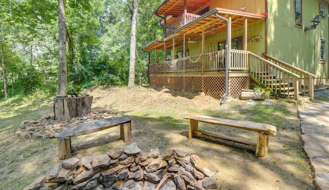 Riverfront Pangburn Escape w/ Balcony + Fire Pit!