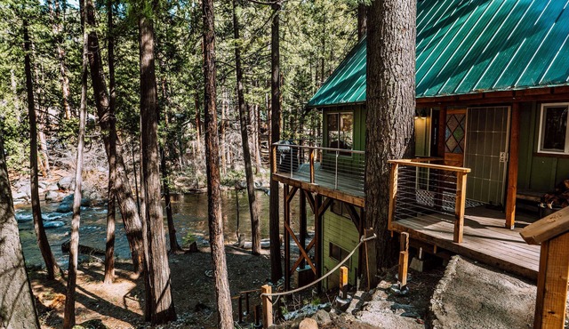 Riverfront! Pet-Friendly A-Frame Cabin - 25min to Sierra @ Tahoe