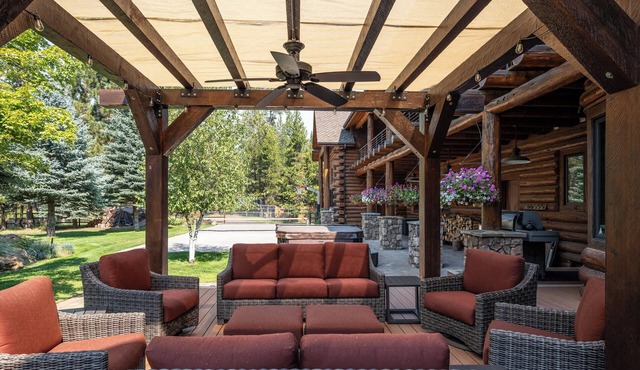 Riverfront, Pool Table - Deschutes River Lodge