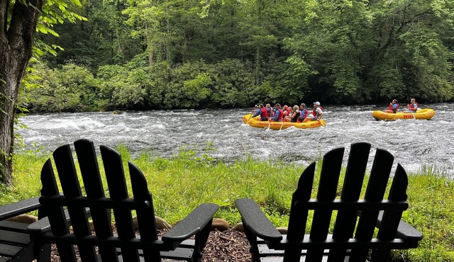 RIVERFRONT PRIVATE oasis with views of Nantahala River-dog friendly & near NOC
