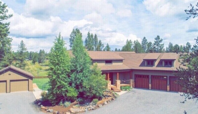 Riverfront Property! Hot Tub! Bring the dogs!