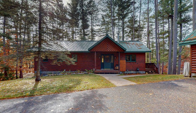 Riverfront retreat: 3BR home & 2BR cabin with docks, fire pits, and lake access