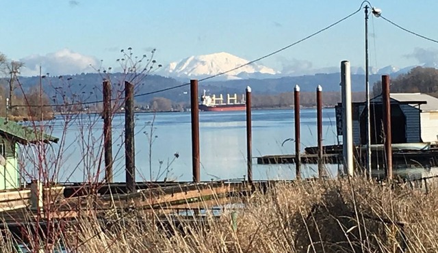 Riverfront Red Cottage: Boating, fishing, hiking and kayaking