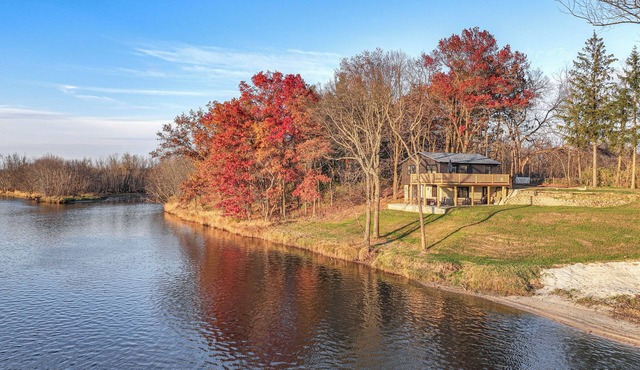 Riverfront Reset! Dells Cabin w/Kayaks & Deck