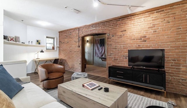 Riverfront Retreat - 2 Units - 3BR - Free Parking