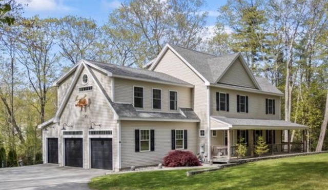 Riverfront Retreat. 4-bedroom Ogunquit home. Secluded yet close to everything,