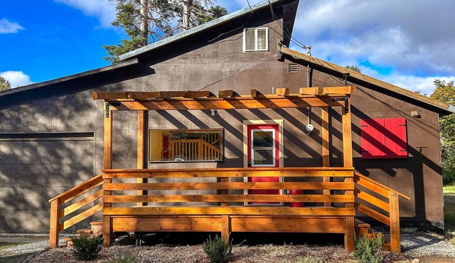 Riverfront Retreat | Cabin in Cle Elum with grill, W/D, & wood stove