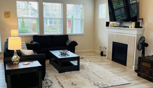 Riverfront Retreat close to Boeing, I-5 and downtown Everett!