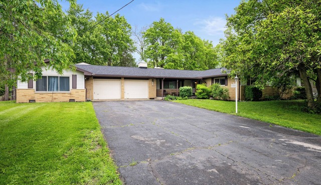 Riverfront Retreat Entire house - Kayaks Hot Tub Game Zone Firepit