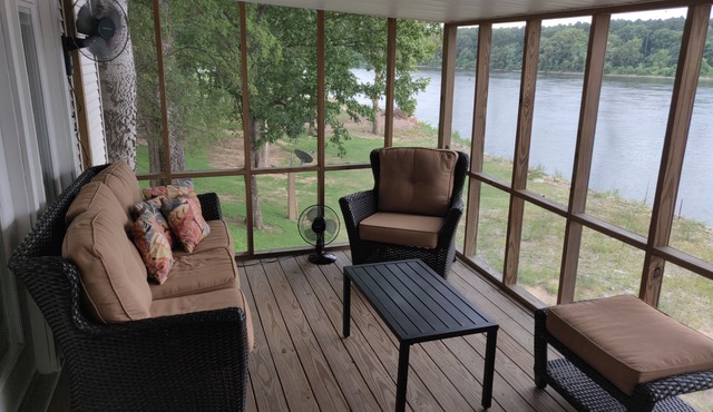 Riverfront Retreat & Fisherman's Gold, on TN River