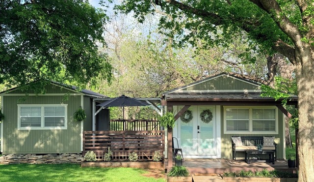 Riverfront Retreat Near GlennRose - Brazos Escape