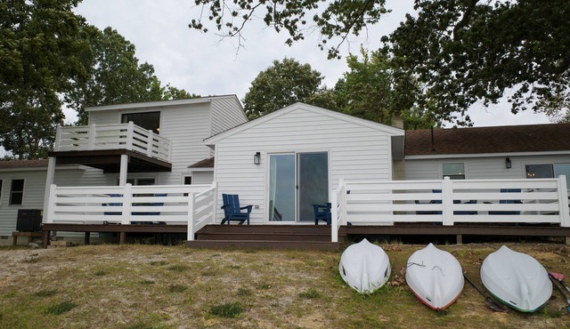 Riverfront Retreat on Perquimans: Cozy Fire Pit, Golf Minutes Away, Serene Views