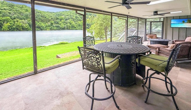 Riverfront Retreat - Right next to the White River
