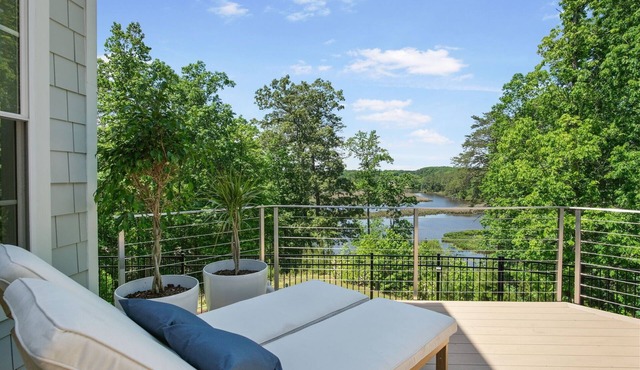 Riverfront Retreat - sunset views, 2 king suites on 9+ acres, kayaks