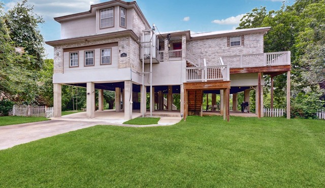 Riverfront retreat w/wraparound deck, gas grill, free WiFi, & central AC