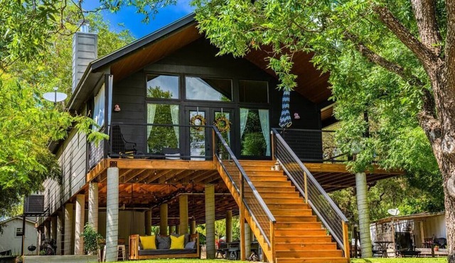 Riverfront Retreat · Walk to Dining · 2 Kings · Deck ·