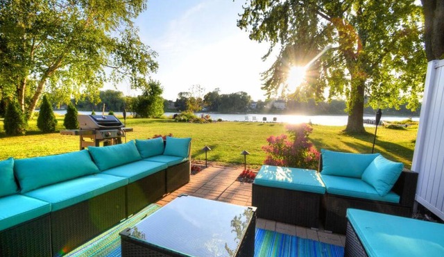 Riverfront Retreat! Water front and dog friendly!