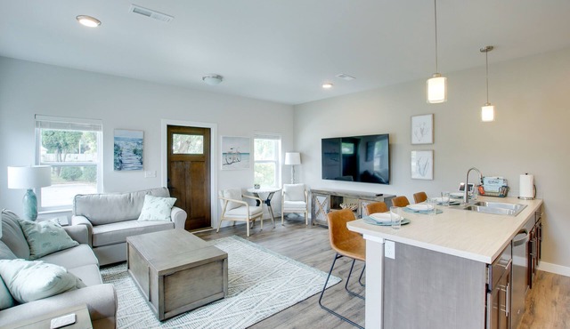 Riverfront Sheboygan Townhome w/Grill!