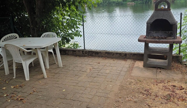 Riverfront t3 with garden