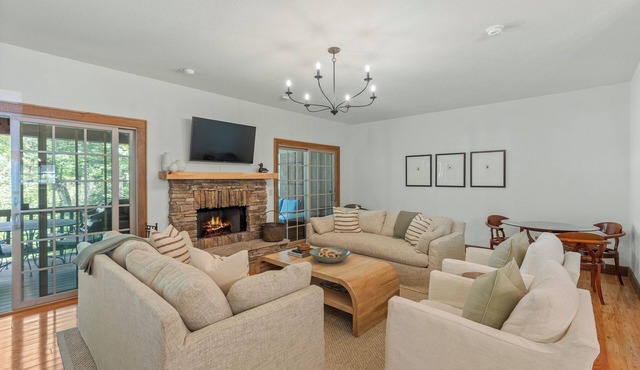 Riverfront Townhome Near Sapphire Resort, Hikes, Dining & Shopping