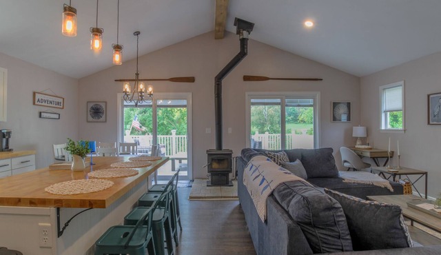 Riverfront Vacation Home in Southeast Ohio ~ Big Bottom Boathouse