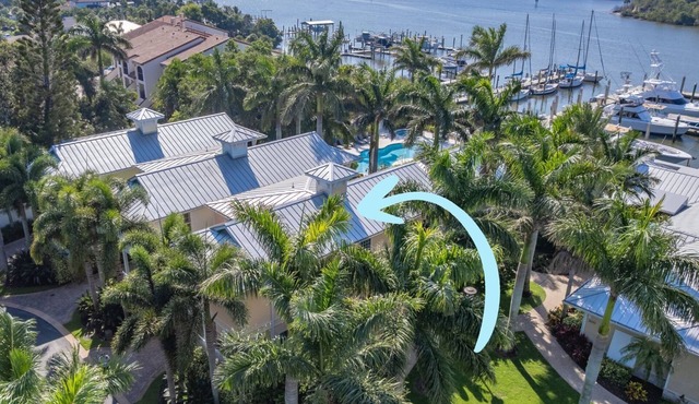 Riverfront Villa 19 at New Smyrna Marina🚤 Pool, Onsite Tiki Bar and Resturant, Prime Location