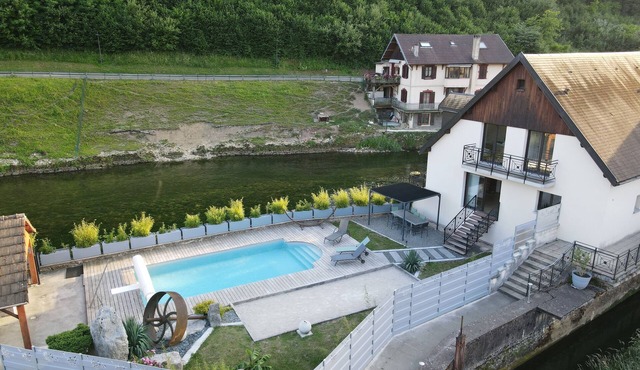 Riverfront villa, large private heated pool, SPA Jacuzzi