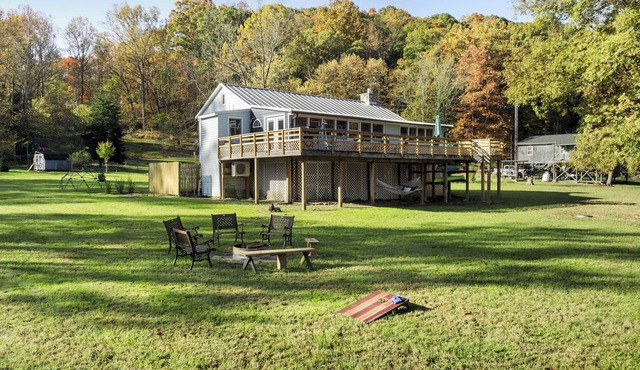 Riverfront w Deck, Grill, Fire pit & Climbing Wall