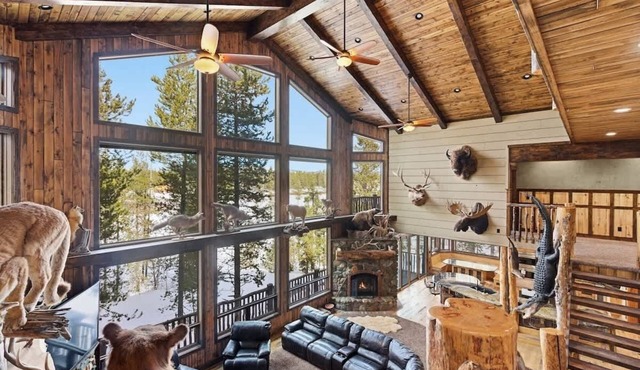 Riverfront Wildlife Lodge 12-Person Hot Tub Arcade