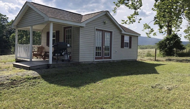 Rivergreen Cottage-"Off The Grid"-WALK TO RIVER! Solar Powered!