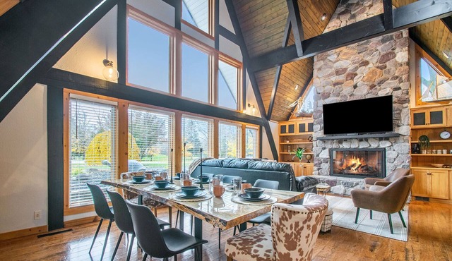 Riverhaven! Gorgeous A-Frame On St Joe River!