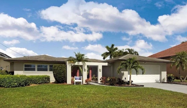 Riverhouse Prince - Cozy Cape Coral Waterfront Getaway