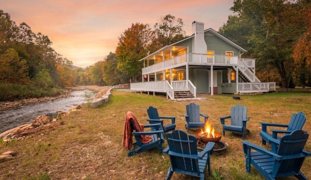 Riverlanding 4 bdrm home River and Mountain Views