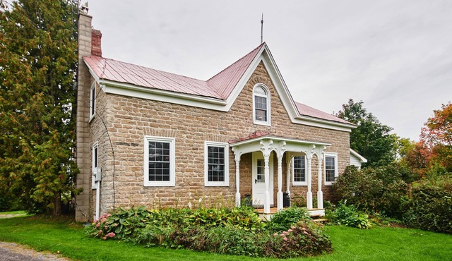 RIVERLEE 5-BEDROOM 3-ACRE WATERFRONT ESCAPE