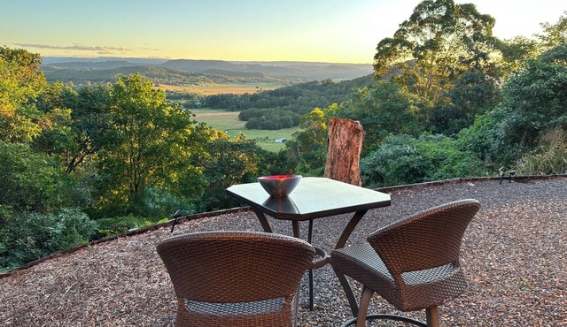 RiverRock Retreat Maroochy, Sunshine Coast: 6 bed 6, bath, 15 min from beach