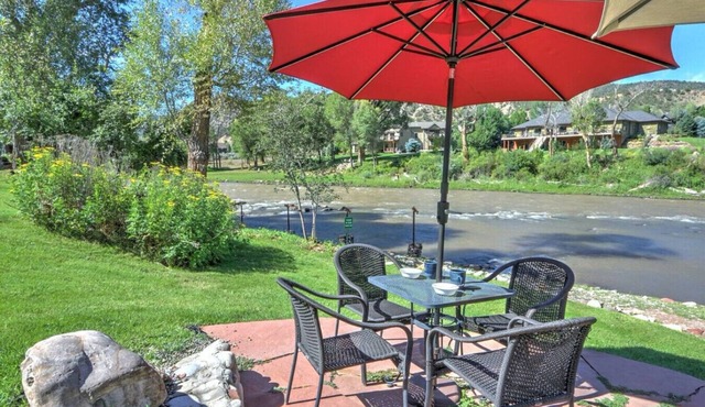 Rivers` Edge Condo w/Private Beach, 33 mi 2 Aspen