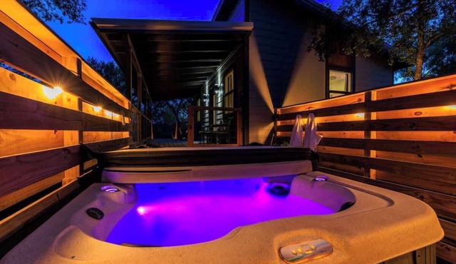 Rivers Edge Cottages With Hot Tub