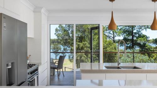 Rivers Edge Oasis -Karuah, Infinity Pool and Private Cinema room