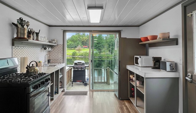 Rivers Edge Retreat - Riverfront (Cabin 2)