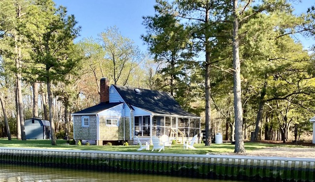 Rivers Edge Waterfront Cabin, Private Beach