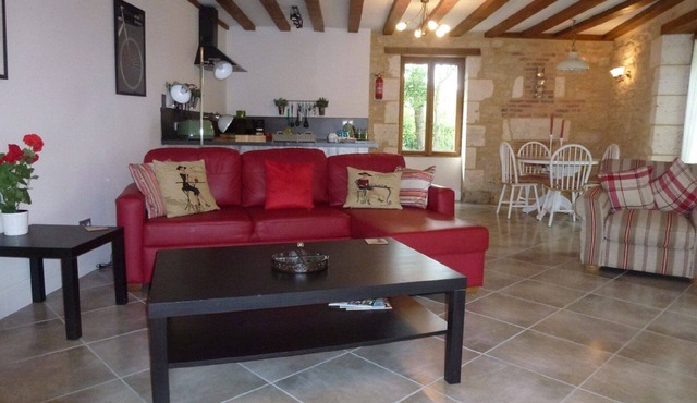 Riverside Apartment with stunning River and Garden views